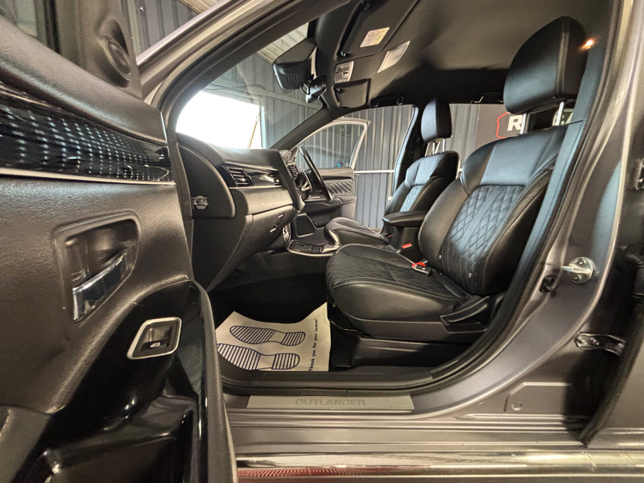 2018 Mitsubishi Outlander - image 17