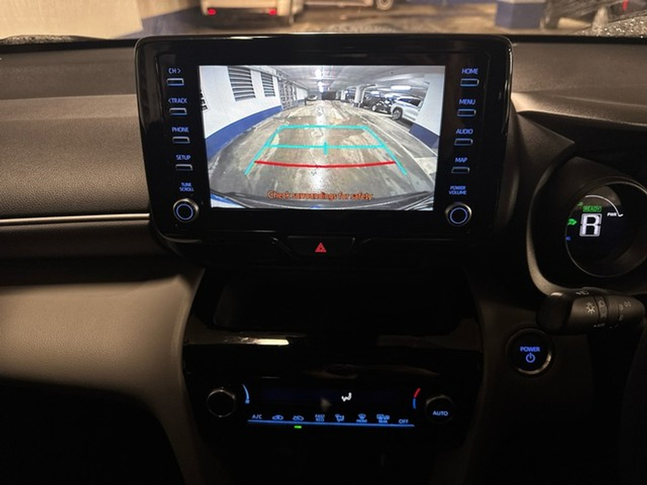 2022 Toyota Yaris Cross LUNA HYBRID AUTOMATIC // REAR CAMERA // AIR CON // SMART ENTRY/SMART START // TOYOTA SAFETY SENSE // FULL WARRANTY €25,945