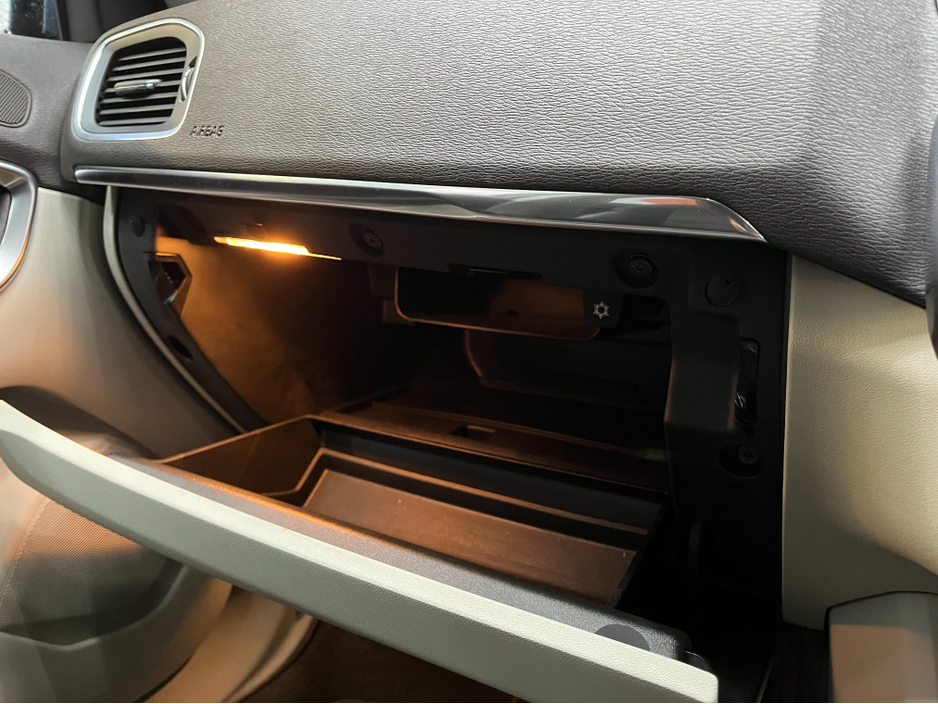 2014 Volvo V40 €10950 2014 VOLVO V40 T4 SE 1.6 AUTOMATIC / CRUISE CONTROL / REVERSE CAMERA / ELECTRIC MEMORY & HEATED SEATS €10,950