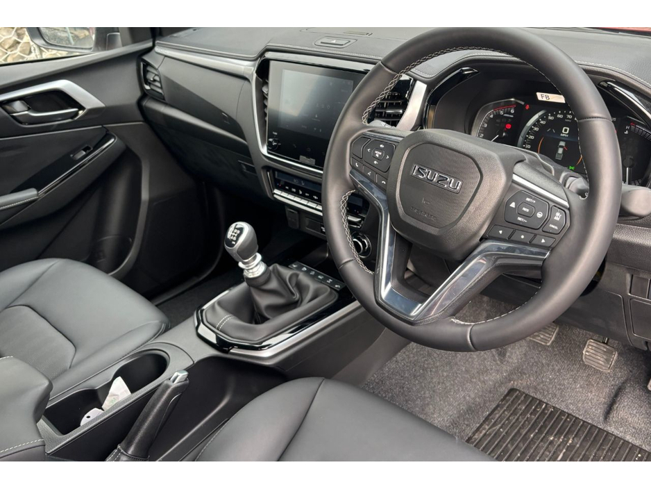 2025 Isuzu D-MAX - image 14