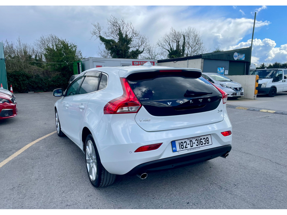 2018 Volvo V40 - image 10