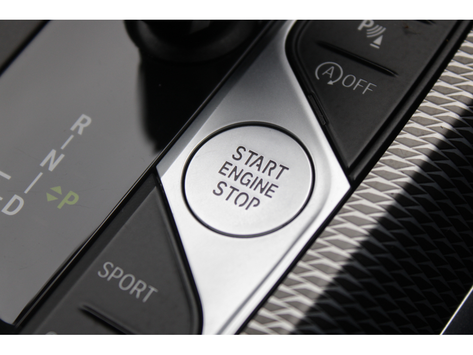 2020 BMW 3 Series - image 20