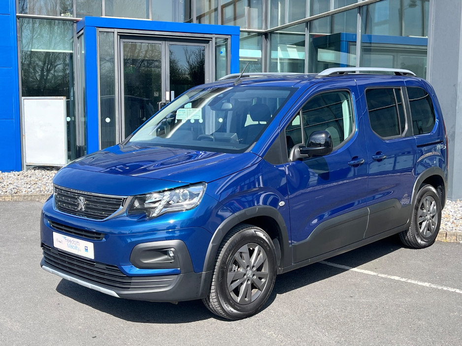 2022 Peugeot Rifter - image 3