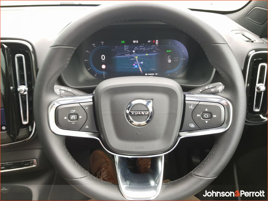 2025 Volvo EC40 82 kwh 252bhp Extended Range Plus (Adaptive Cruise / Glass Roof / BLIS) €46,900