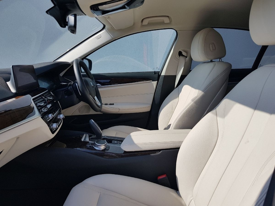 2019 BMW 5 Series - image 5