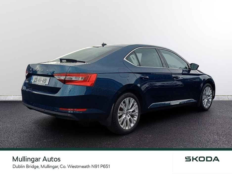 2023 Skoda Superb - image 3