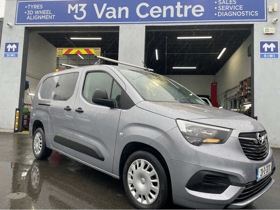 2021 Opel Combo - image 9