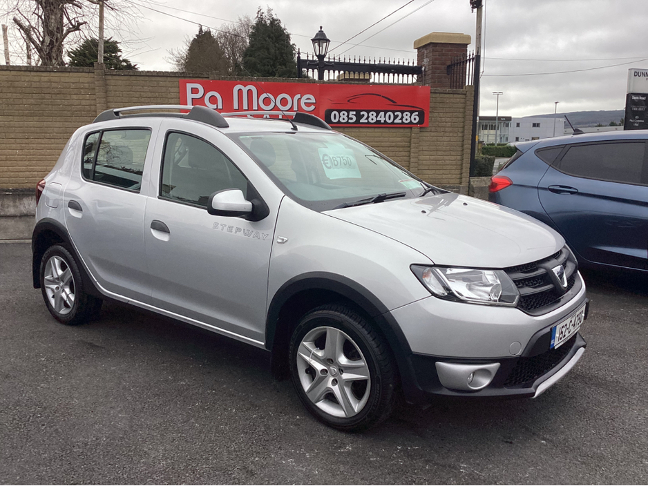 2015 Dacia Sandero - image 2