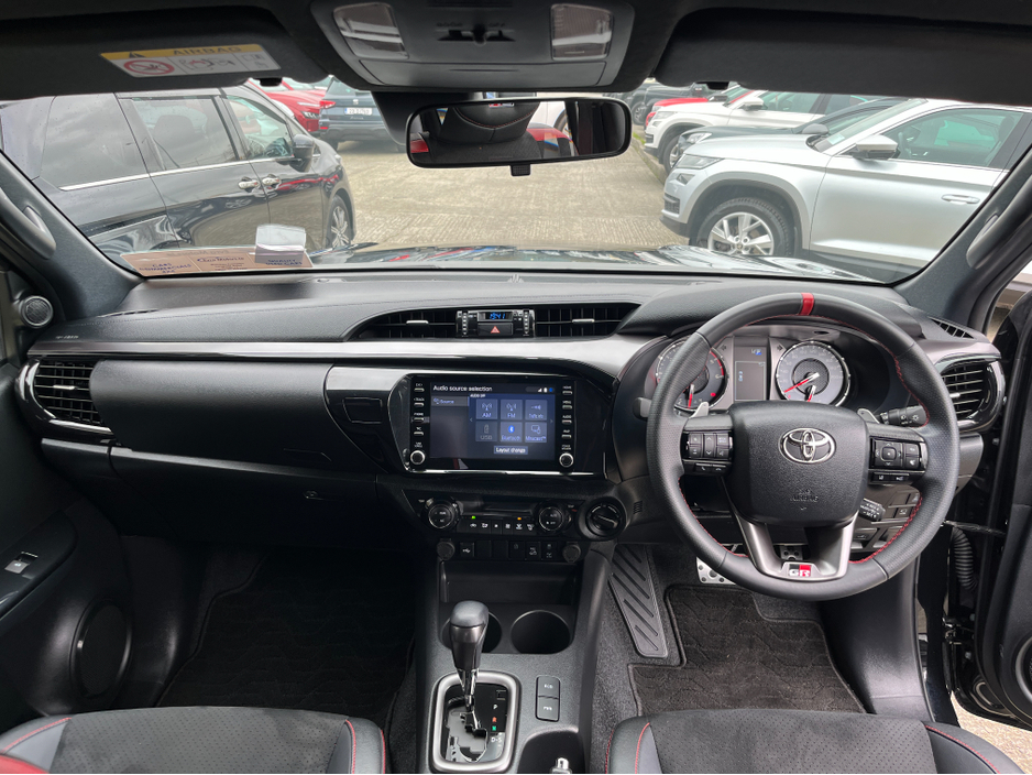 2024 Toyota Hilux - image 13
