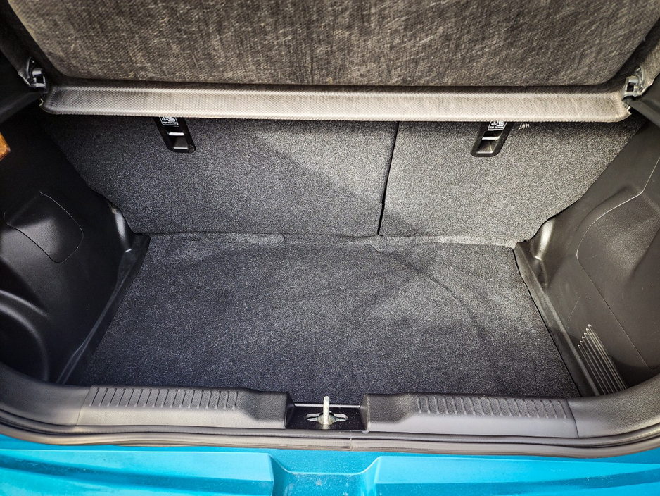 2017 Suzuki Swift - image 16