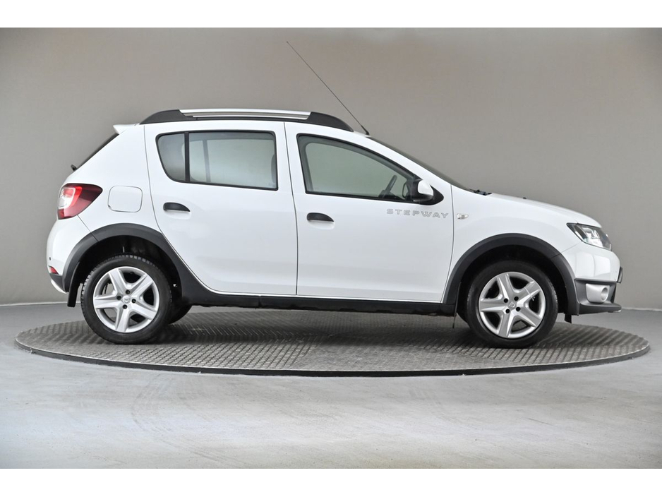2015 Dacia Sandero Stepway - image 11