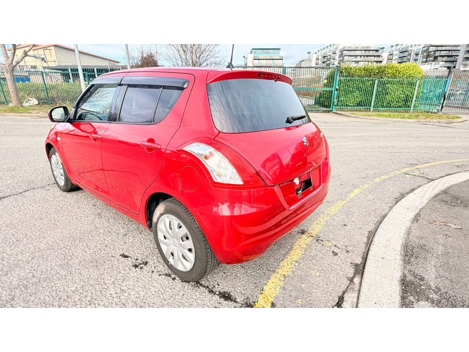 2012 Suzuki Swift - image 7