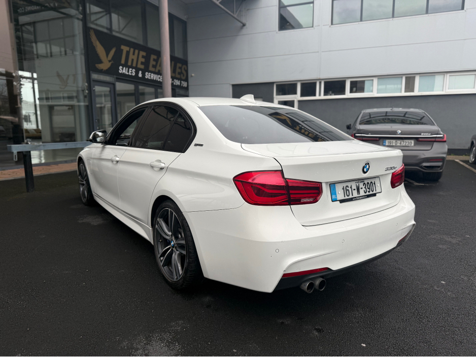 2016 BMW 3 Series - image 2