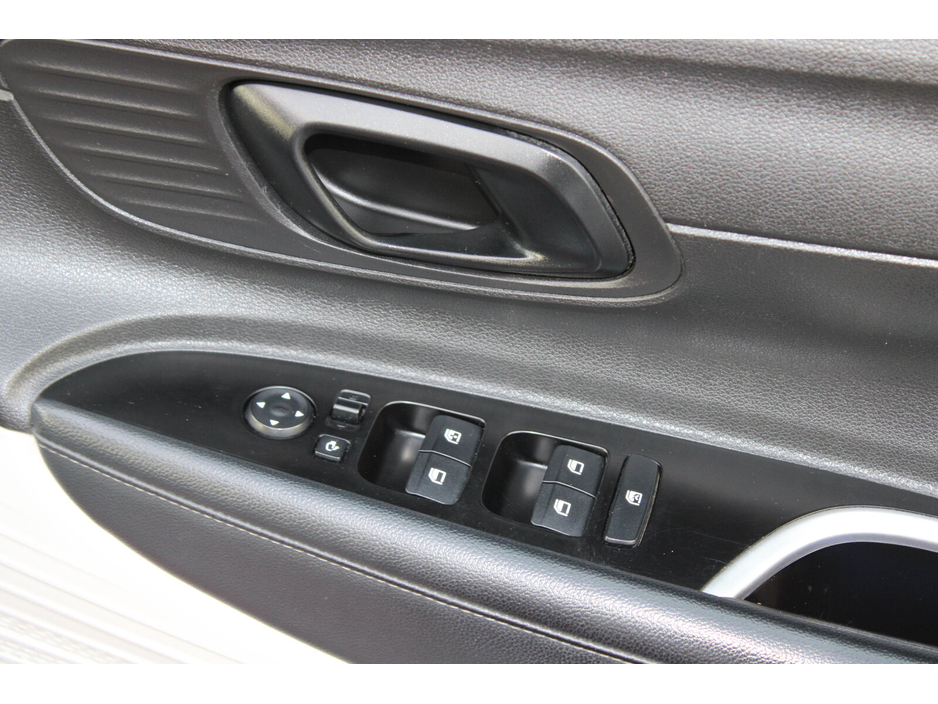 2021 Hyundai i20 - image 16