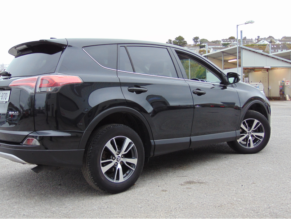 2016 Toyota Rav4 - image 10
