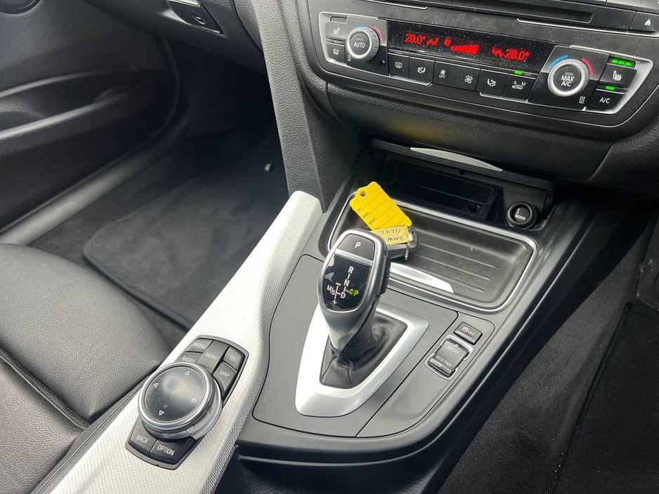 2015 BMW 3 Series 320d M-SPORT COMPETITION // HEADS-UP DISPLAY // LEATHER M-SPORT INTERIOR // REVERSE CAMERA €18,750