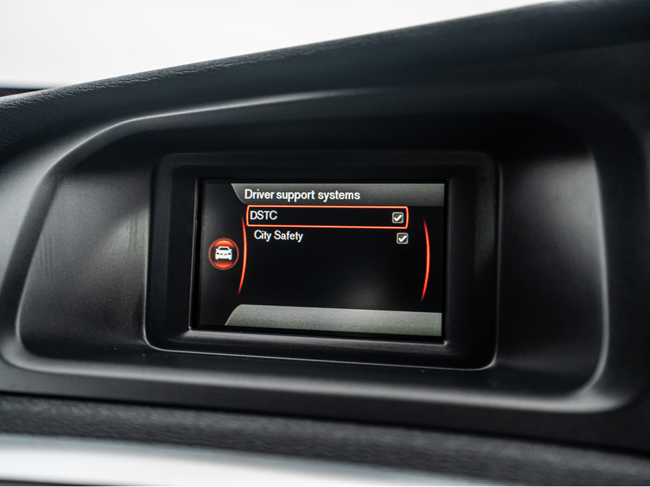 2014 Volvo V40 2014 Volvo V40 Cross Country Auto/New NCT/Warranty €10,888