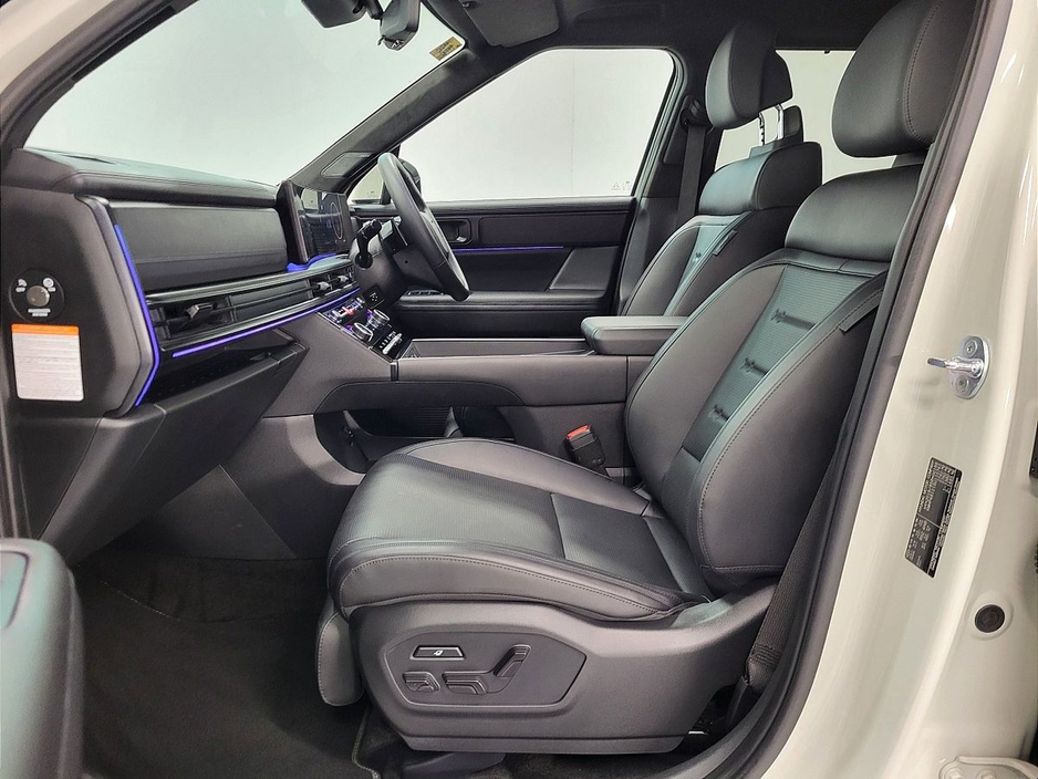 2025 Hyundai Santa Fe - image 7