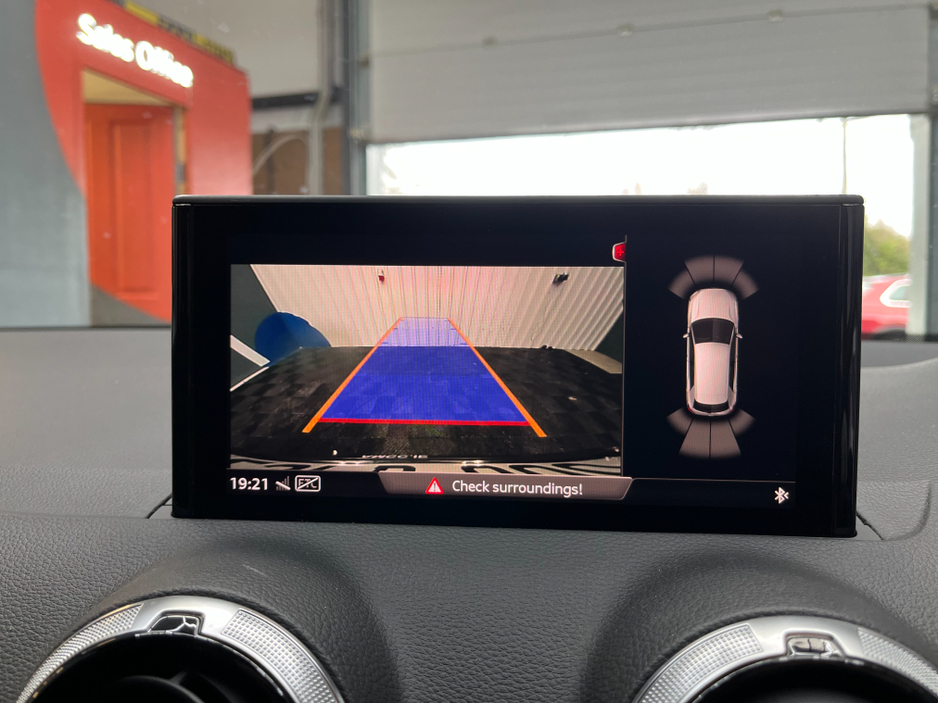 2023 Audi Q2 2023 AUDI Q2 35TDI S LINE 2.0 AUTOMATIC / CRUISE CONTROL / REVERSE CAMERA / HEATED SEATS / PADDLE SHIFTERS / APPLE CARPLAY