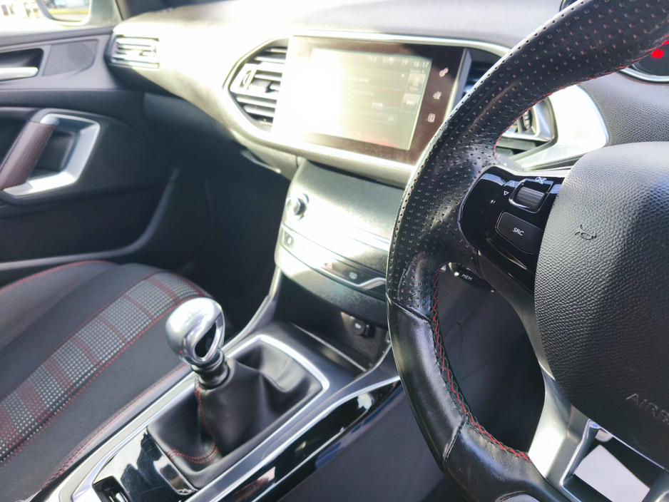 2017 Peugeot 308 - image 13