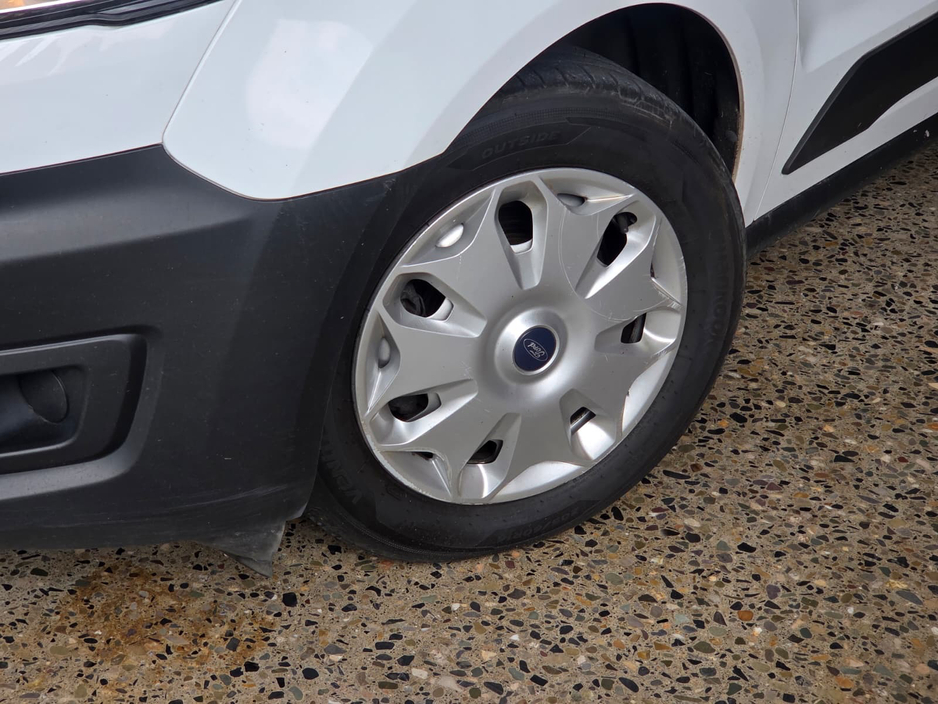 2021 Ford Transit Connect - image 9