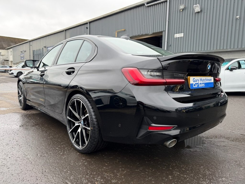 2021 BMW 3 Series - image 38