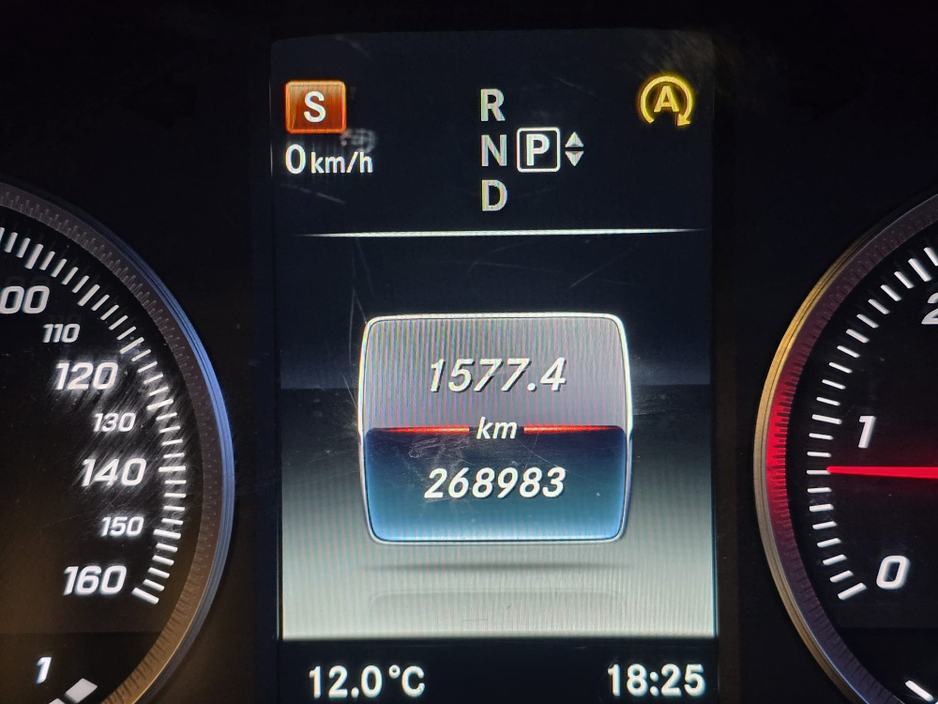 2015 Mercedes-Benz C Class - image 19