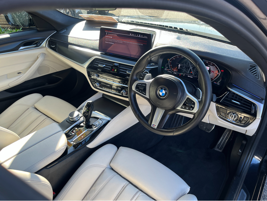 2021 BMW 5 Series - image 14