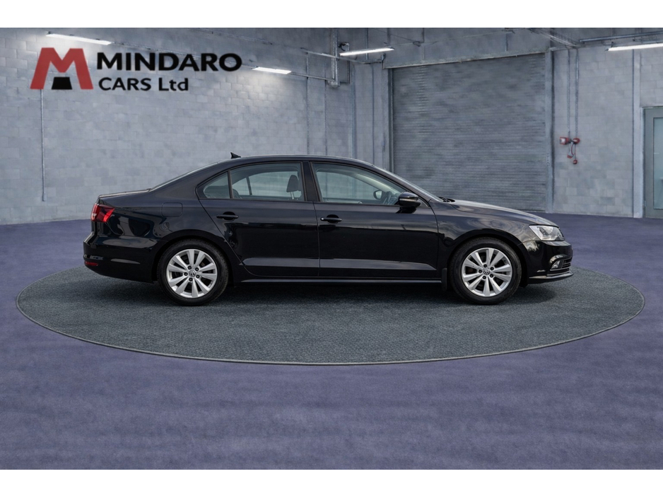 2016 Volkswagen Jetta - image 2