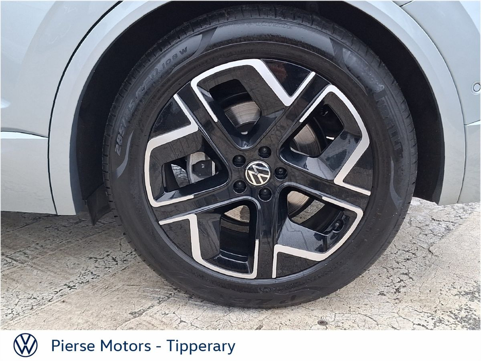 2025 Volkswagen Touareg TOUAREG COMM R-LINE 3.0 231BHP - FACTORY HITCH €76,950