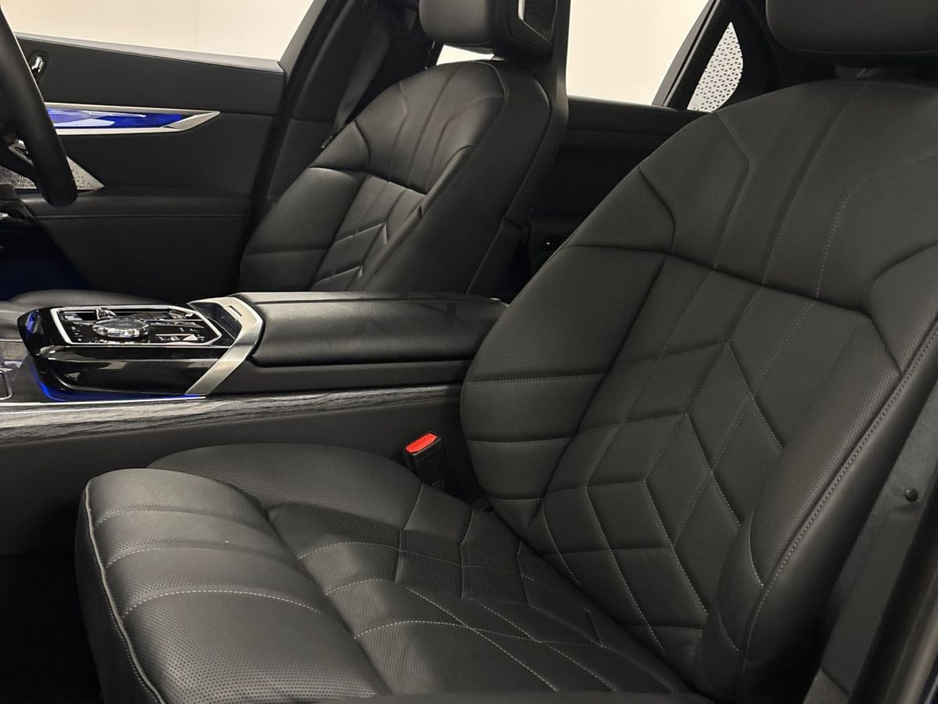 2024 BMW 7 Series - image 7