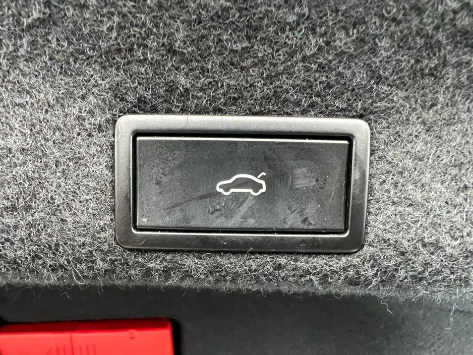 2017 Volkswagen Passat GTE 1.4 HYBRID // FULL SERVICE HISTORY // LEATHER HEATED SEATS // 18" ALLOYS // APPLE CARPLAY/ANDROID AUTO €18,900