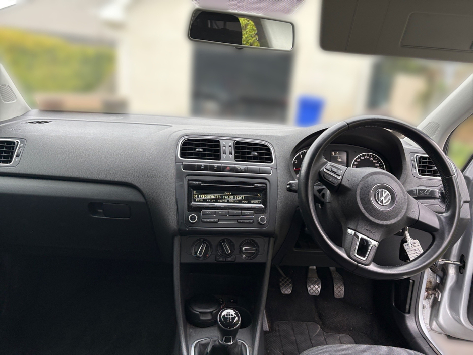 2013 Volkswagen Polo - image 14