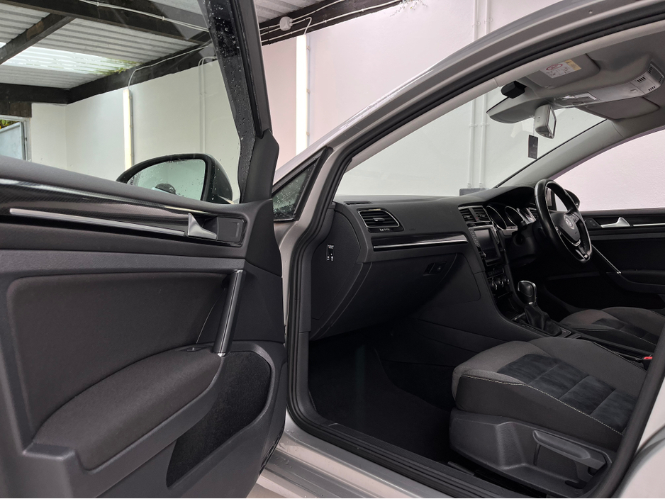 2016 Volkswagen Golf - image 17