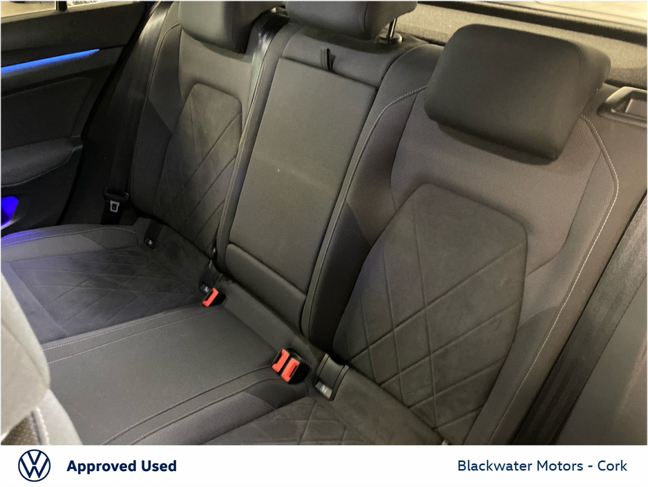 2021 Volkswagen Golf - image 25