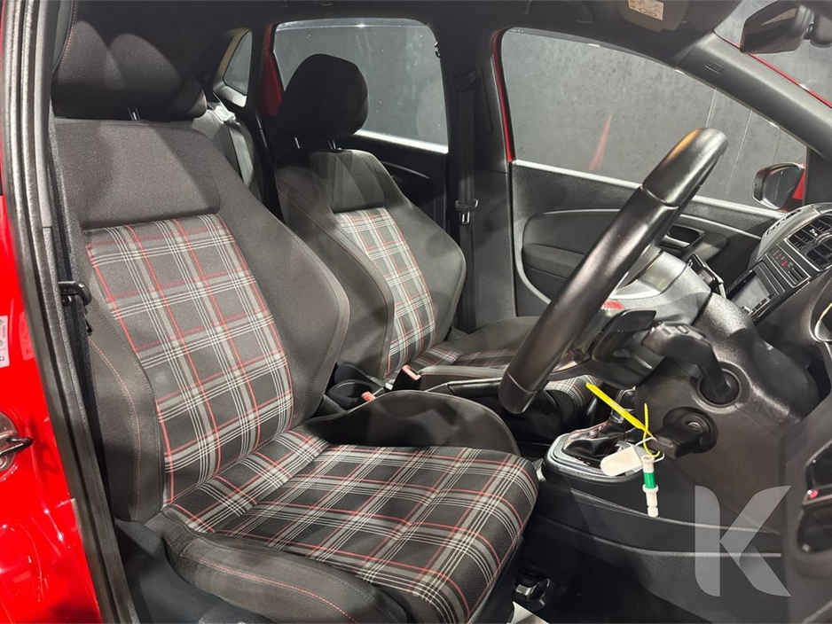 2015 Volkswagen Polo - image 20