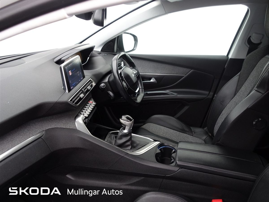 2020 Peugeot 5008 - image 4