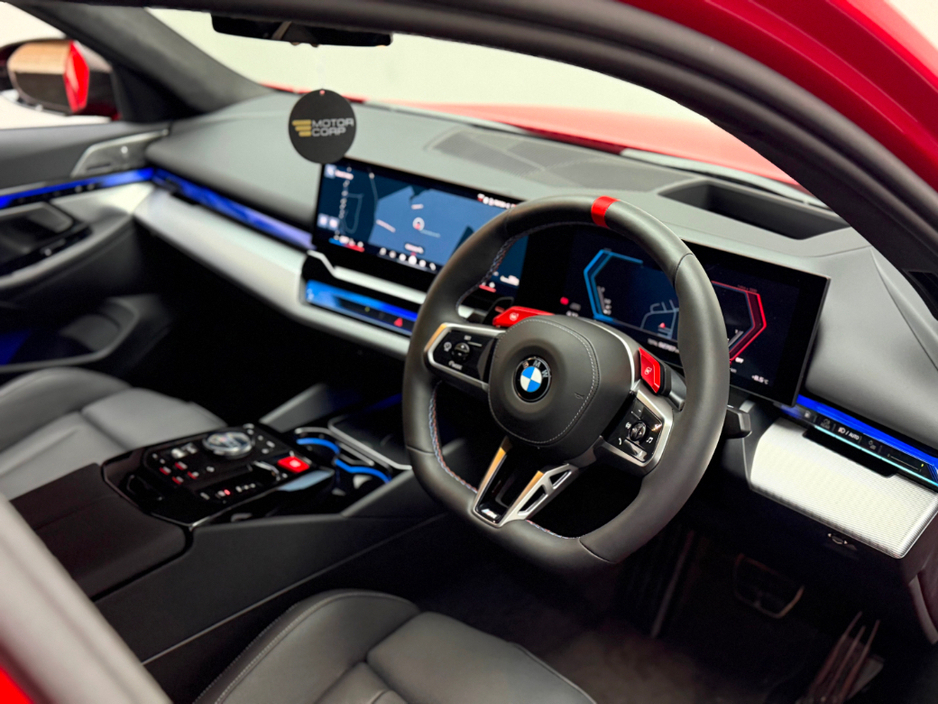 2025 BMW M5 M5 4.4 727HP INDV ROSSO CORSA €139,990