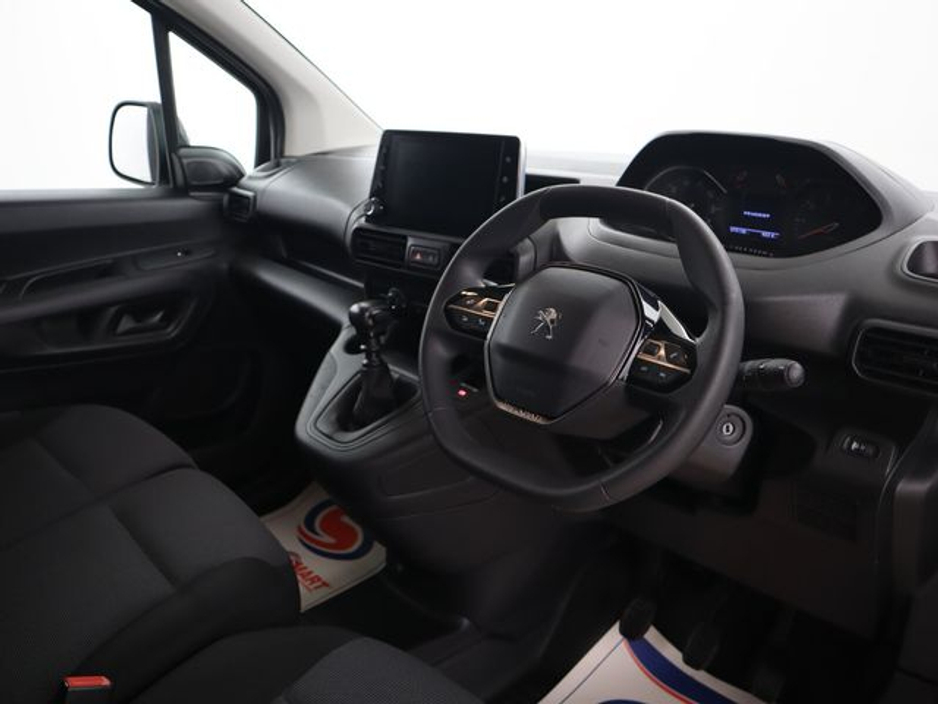 2022 Peugeot Partner - image 9