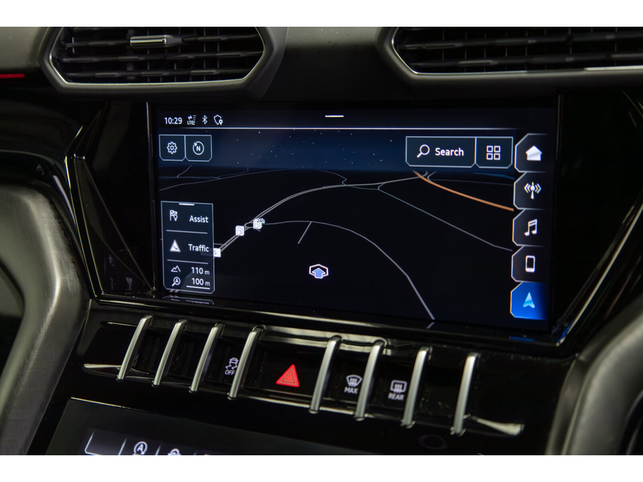 2021 Lamborghini Urus - image 22