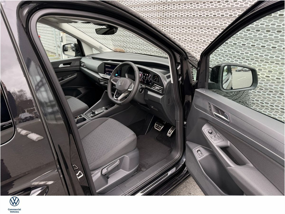 2026 Volkswagen Caddy Maxi Life - image 2