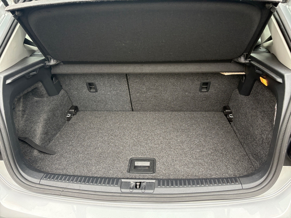 2013 Volkswagen Polo - image 18