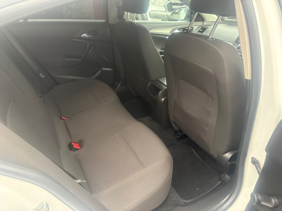 2014 Opel Insignia - image 14