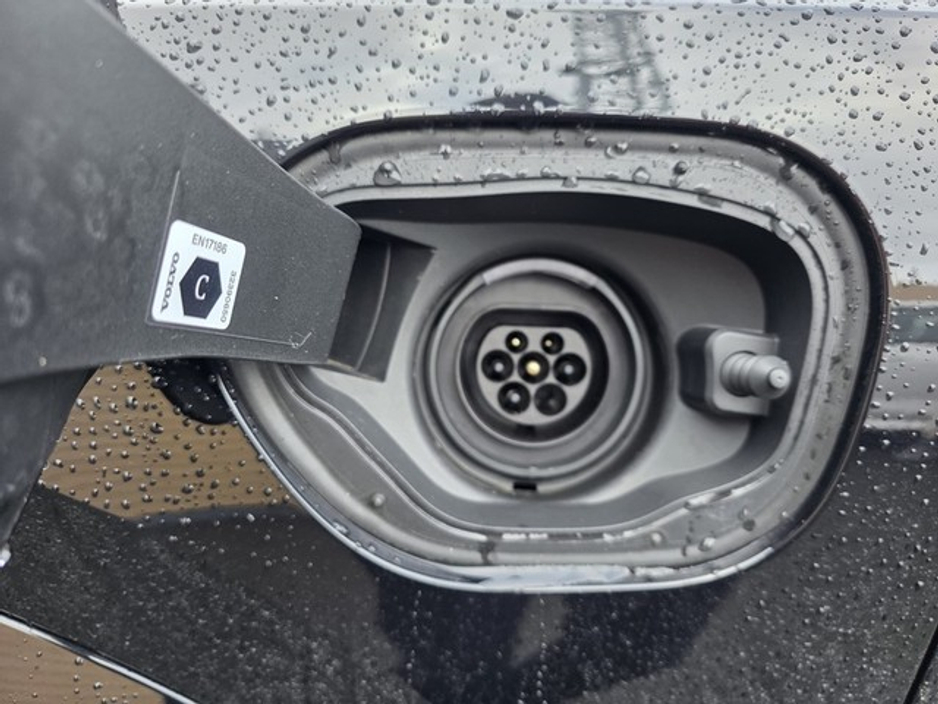 2025 Volvo XC90 T8 Plus Dark AWD €79,895