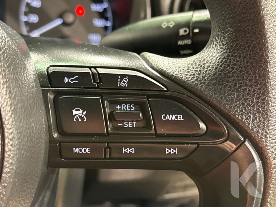 2021 Toyota Yaris - image 17