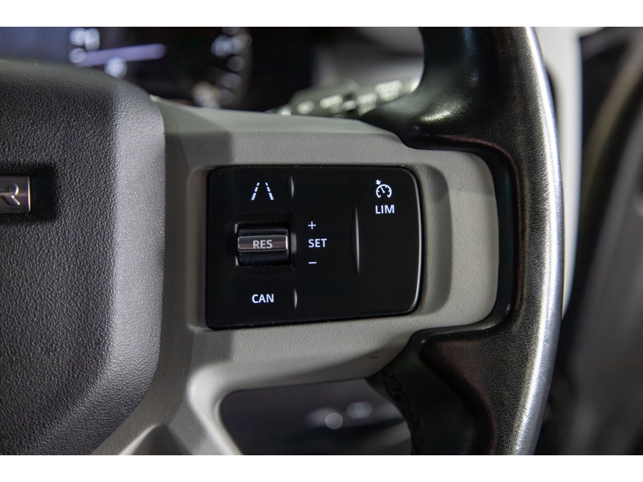 2022 Land Rover Defender - image 12