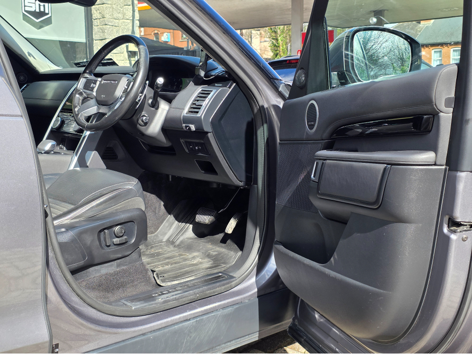 2021 Land Rover Discovery - image 11