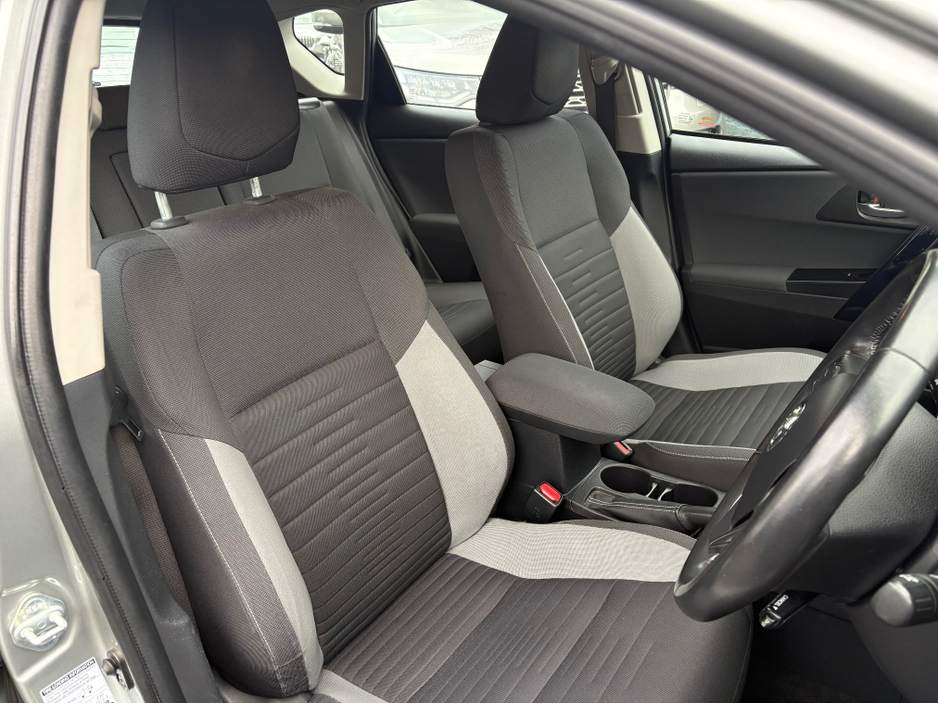 2017 Toyota Auris HYBRID LUNA *Full Toyota Service History…AA Approved…Irish Car* €13,950