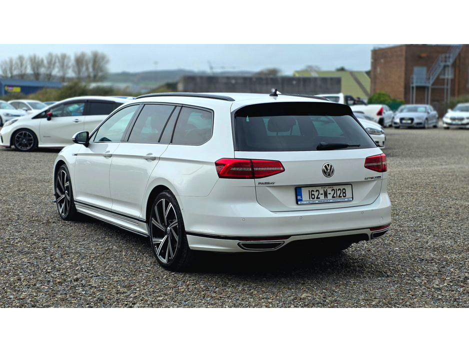 2016 Volkswagen Passat - image 5