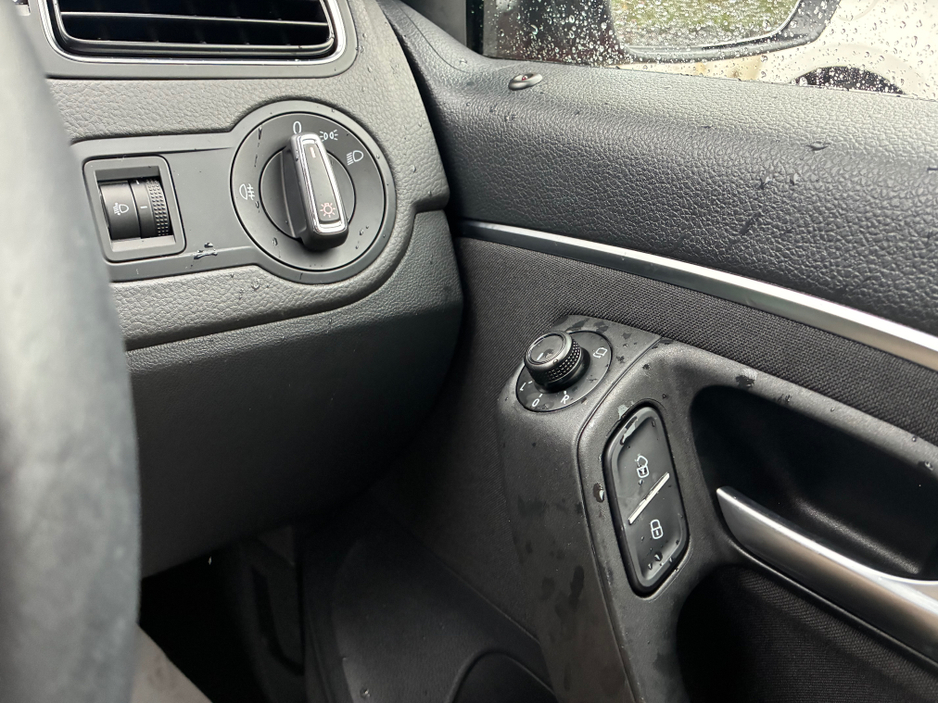 2014 Volkswagen Polo - image 16